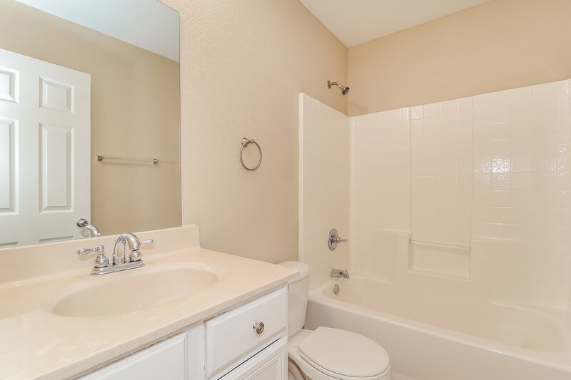 2,330/Mo, 9101 Jason Dr White Settlement, TX 76108 Bathroom View