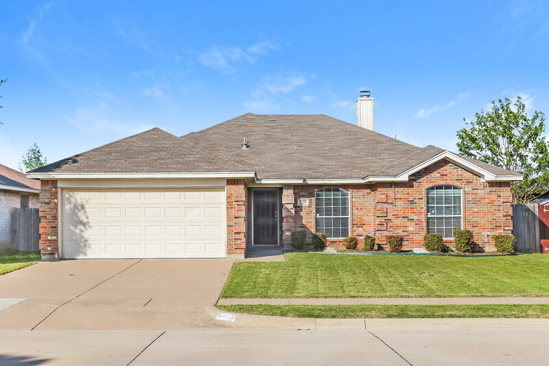 2,325/Mo, 938 Morgan Dr Burleson, TX 76028 External View