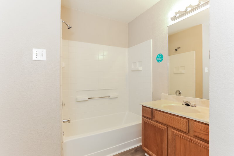 2,325/Mo, 938 Morgan Dr Burleson, TX 76028 Bathroom View