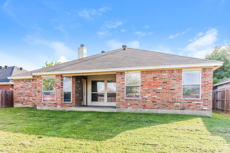 2,325/Mo, 938 Morgan Dr Burleson, TX 76028 Rear View