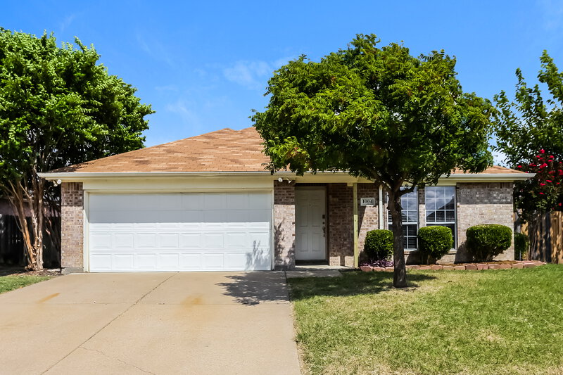 2,050/Mo, 1004 Carlin Ln Burleson, TX 76028 External View