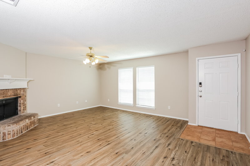 2,050/Mo, 1004 Carlin Ln Burleson, TX 76028 Foyer View