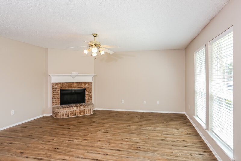2,050/Mo, 1004 Carlin Ln Burleson, TX 76028 Living Room View