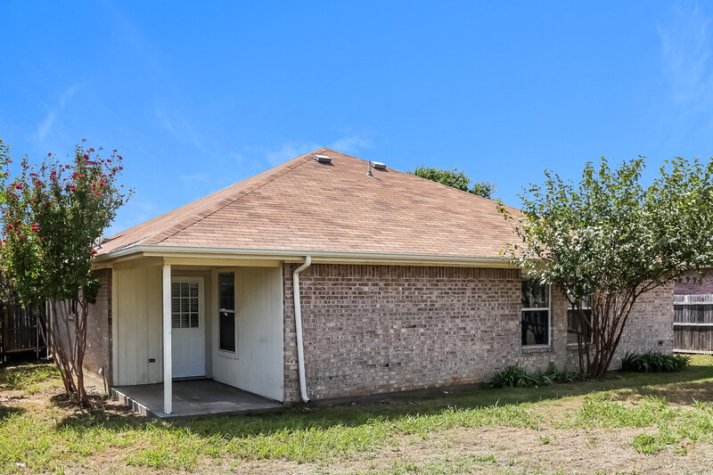 2,050/Mo, 1004 Carlin Ln Burleson, TX 76028 Rear View