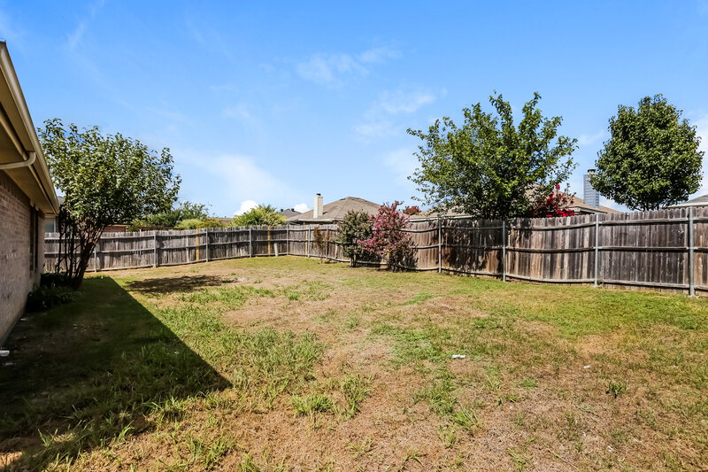 2,050/Mo, 1004 Carlin Ln Burleson, TX 76028 Backyard View