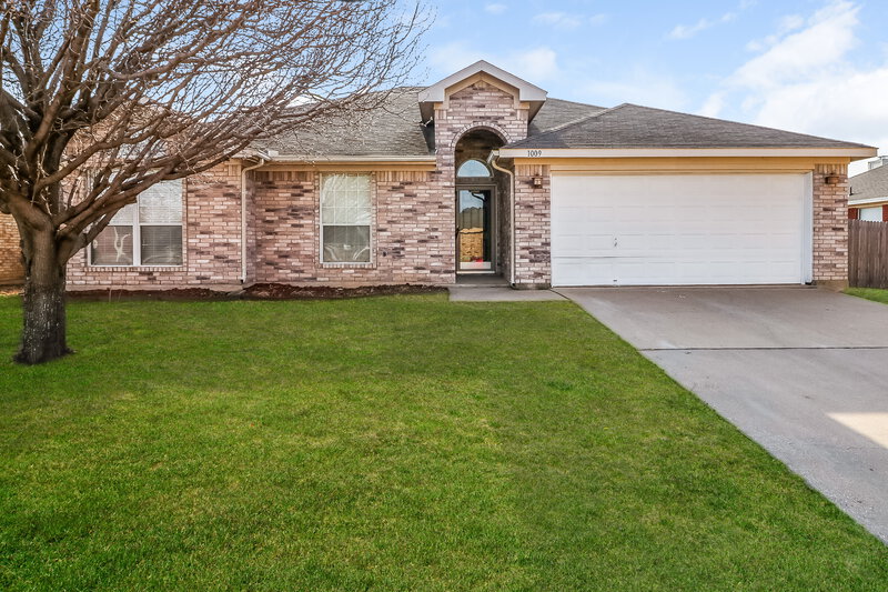 2,450/Mo, 1009 Marcia Ln Burleson, TX 76028 External View
