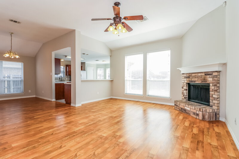 2,450/Mo, 1009 Marcia Ln Burleson, TX 76028 Living Room View