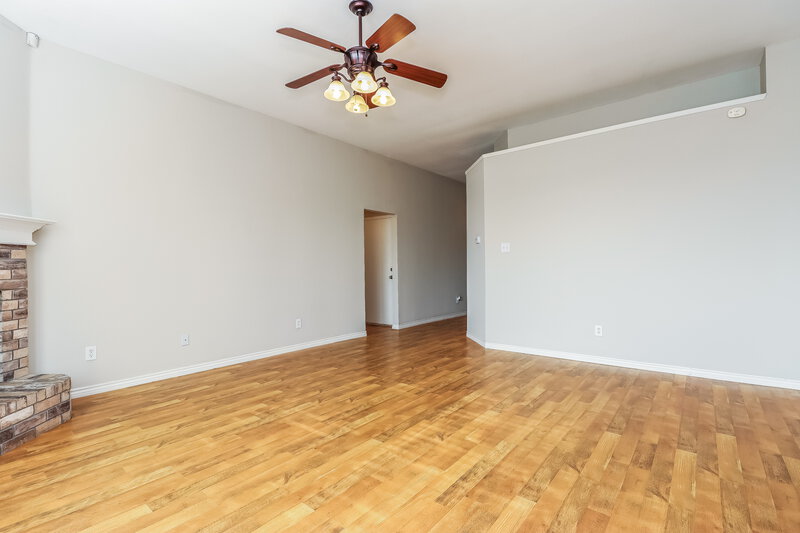 2,450/Mo, 1009 Marcia Ln Burleson, TX 76028 Living Room View 2