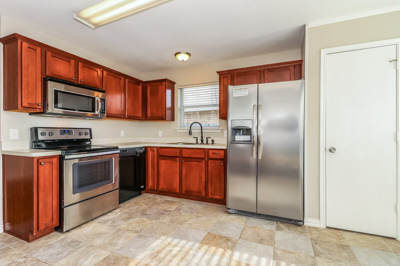 2,450/Mo, 1009 Marcia Ln Burleson, TX 76028 Kitchen View 2