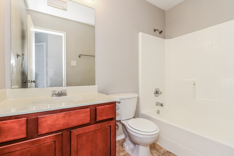 2,450/Mo, 1009 Marcia Ln Burleson, TX 76028 Bathroom View