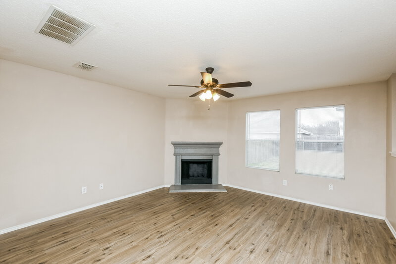 2,385/Mo, 4964 Creek Ridge Trl Fort Worth, TX 76179 Living Room View
