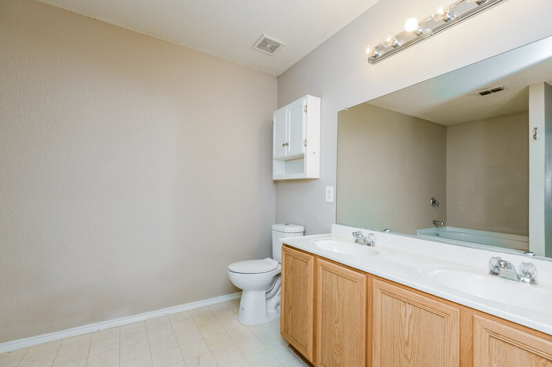 2,385/Mo, 4964 Creek Ridge Trl Fort Worth, TX 76179 Main Bathroom View