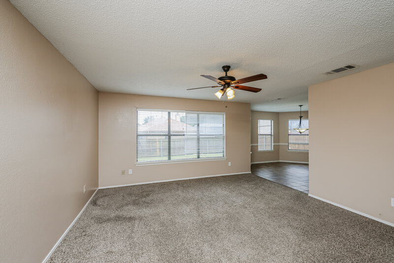 1,990/Mo, 5116 Waltham Ct Garland, TX 75043 Living Room View