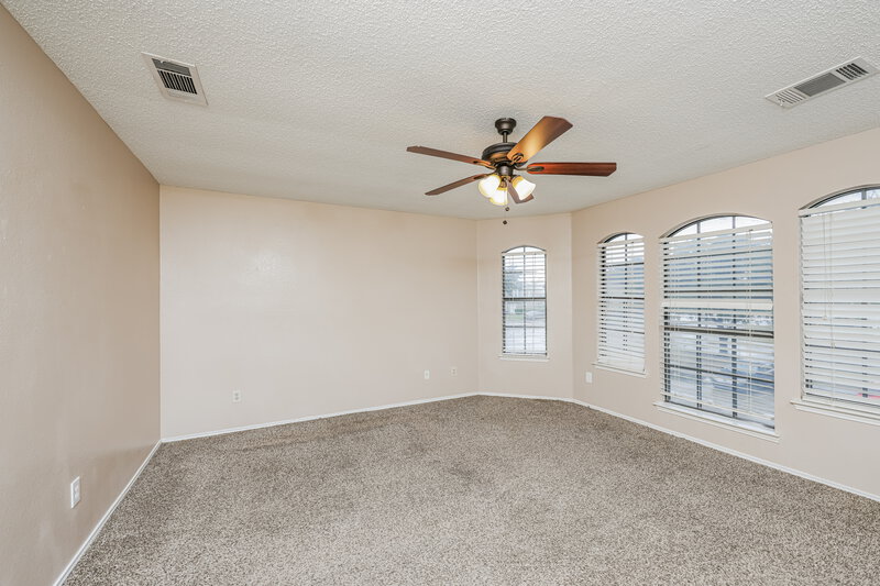 1,990/Mo, 5116 Waltham Ct Garland, TX 75043 Main Bedroom View