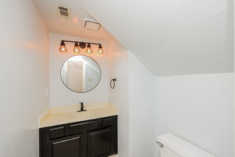 1,990/Mo, 5116 Waltham Ct Garland, TX 75043 Bathroom View 2