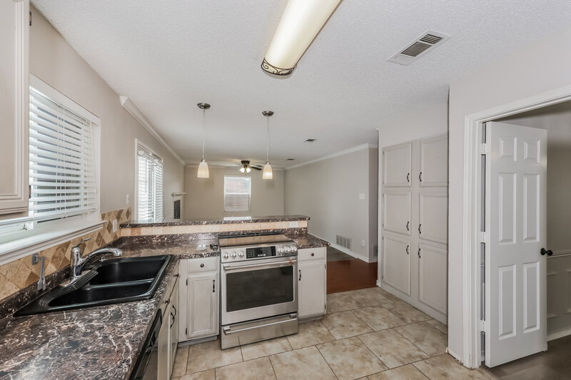 1,965/Mo, 5024 Flat Creek Dr Fort Worth, TX 76179 Kitchen View 3