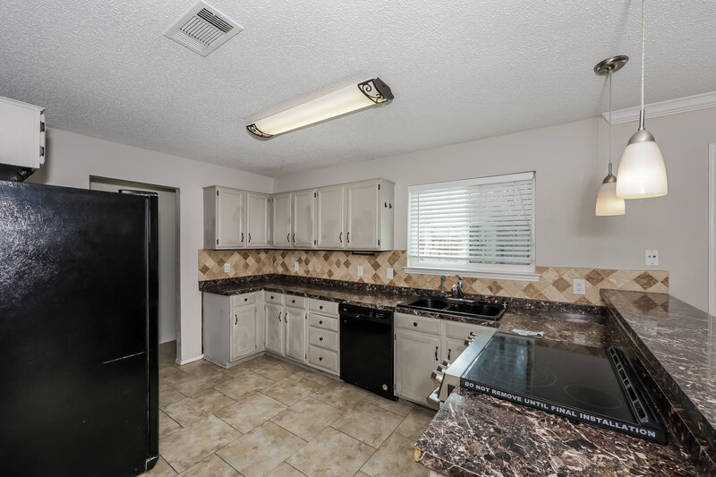 1,965/Mo, 5024 Flat Creek Dr Fort Worth, TX 76179 Kitchen View 4