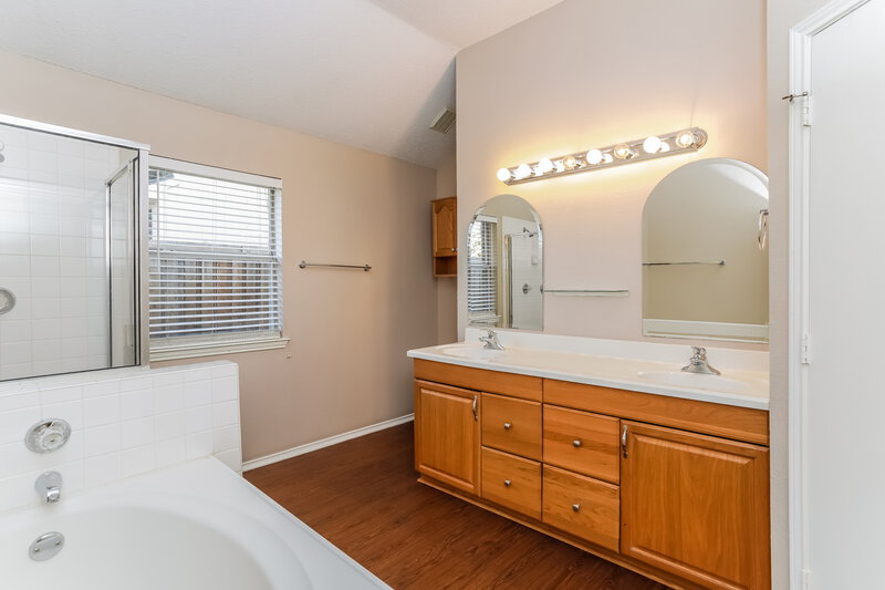 2,505/Mo, 4521 Sandera Ln Flower Mound, TX 75028 Main Bathroom View