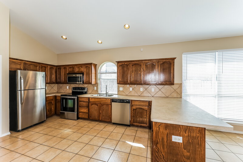 2,275/Mo, 1212 Juniper Ln Burleson, TX 76028 Kitchen View 2