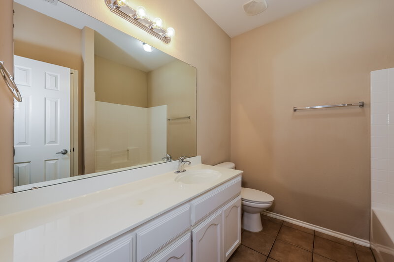 2,275/Mo, 1212 Juniper Ln Burleson, TX 76028 Bathroom View