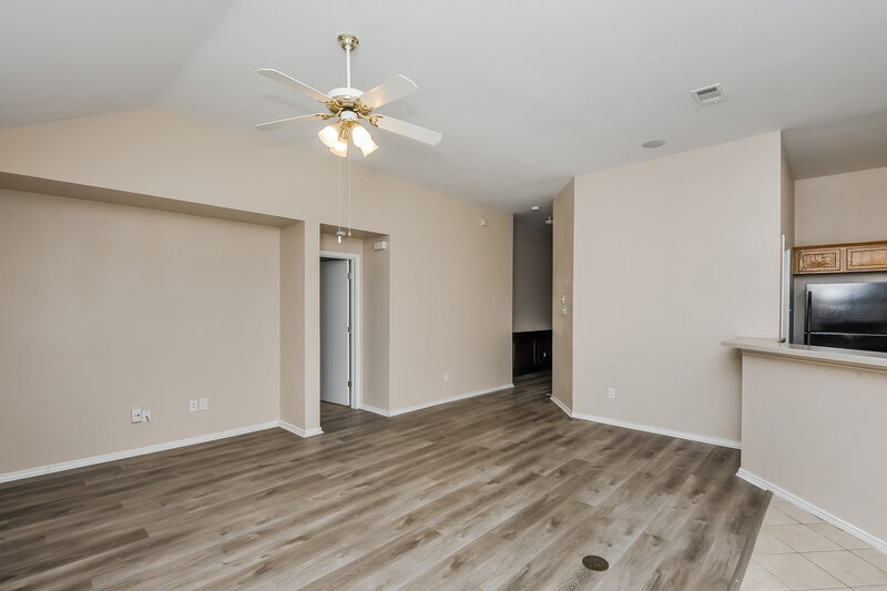 1,870/Mo, 1412 Brownford Dr Burleson, TX 76028 Living Room View