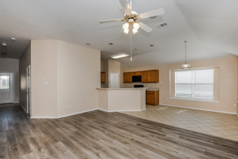 1,870/Mo, 1412 Brownford Dr Burleson, TX 76028 Living Room View 2