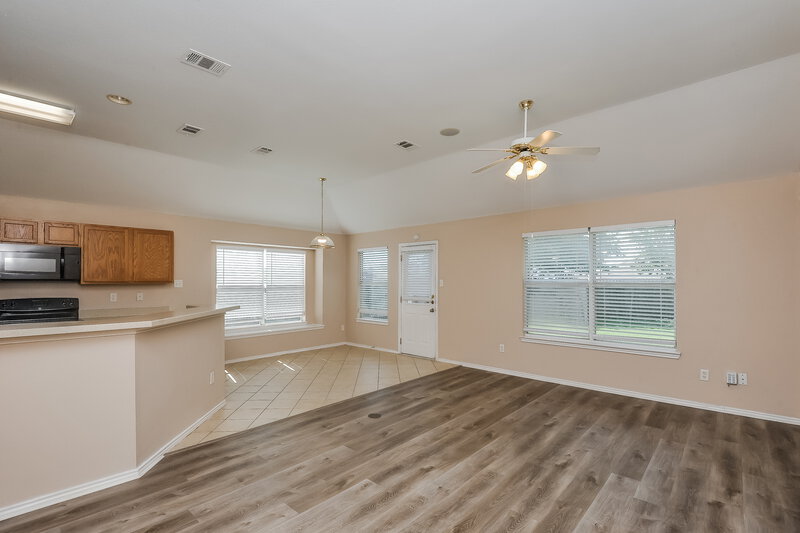 1,870/Mo, 1412 Brownford Dr Burleson, TX 76028 Living Room View 3