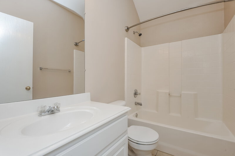 1,870/Mo, 1412 Brownford Dr Burleson, TX 76028 Bathroom View