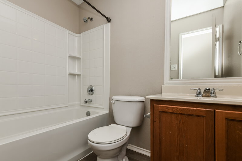 2,005/Mo, 4512 Mountain Oak St Fort Worth, TX 76244 Bathroom View