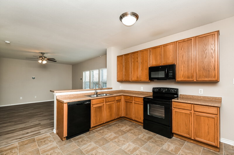 2,460/Mo, 5056 Wild Oats Dr Fort Worth, TX 76179 Kitchen View 2