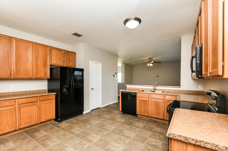2,460/Mo, 5056 Wild Oats Dr Fort Worth, TX 76179 Kitchen View 3