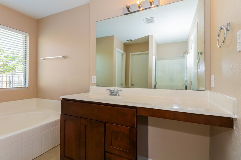 2,365/Mo, 7307 Fossil Creek Dr Arlington, TX 76002 Bathroom View