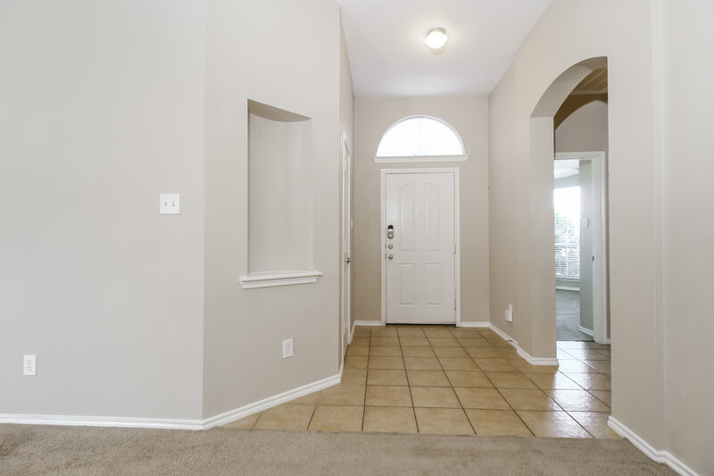 2,380/Mo, 12812 Old Macgregor Ln Fort Worth, TX 76244 Foyer View