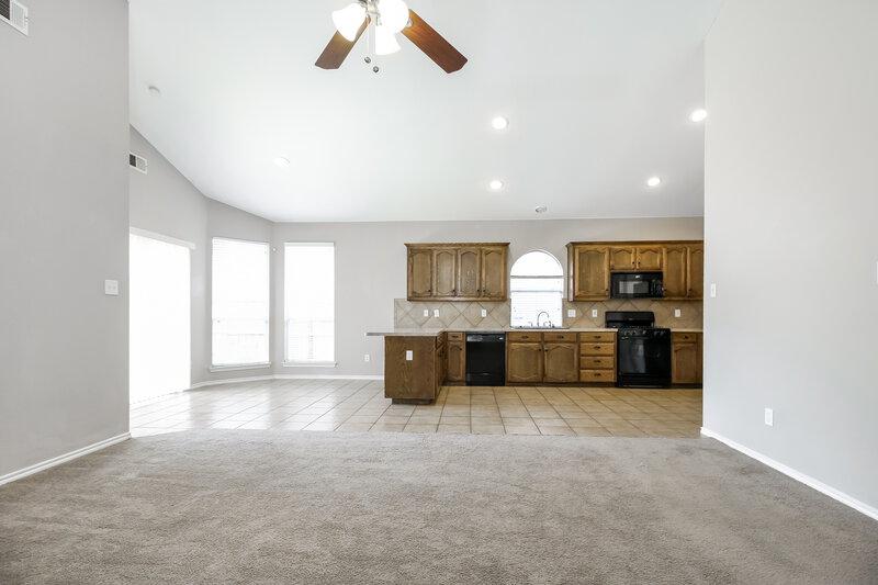 2,380/Mo, 12812 Old Macgregor Ln Fort Worth, TX 76244 Living Room View 4