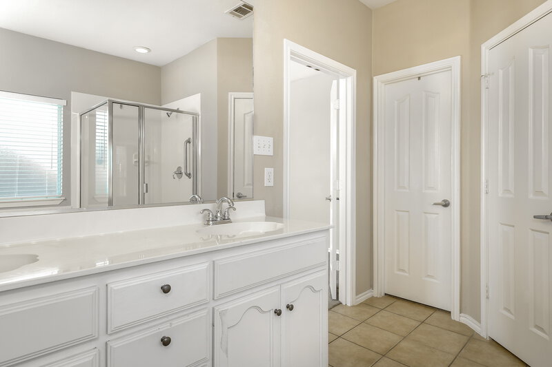 2,380/Mo, 12812 Old Macgregor Ln Fort Worth, TX 76244 Main Bathroom View