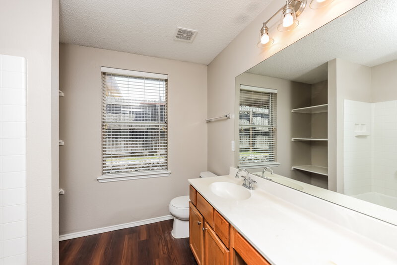 2,235/Mo, 2404 Becard Dr Mesquite, TX 75181 Main Bathroom View