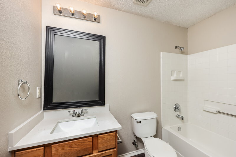 2,235/Mo, 2404 Becard Dr Mesquite, TX 75181 Bathroom View