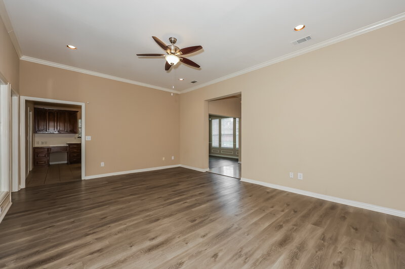 3,045/Mo, 2725 Running Duke Dr Carrollton, TX 75006 Living Room View 2