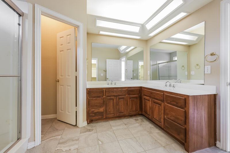 3,045/Mo, 2725 Running Duke Dr Carrollton, TX 75006 Main Bathroom View