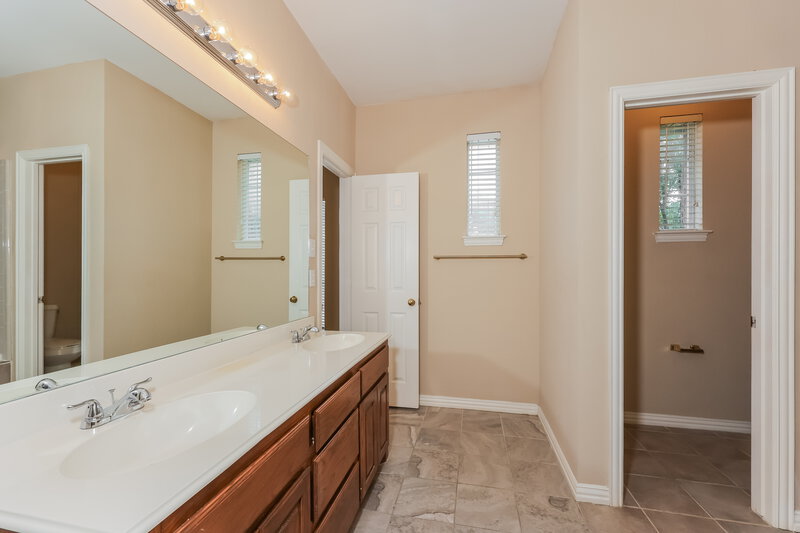3,045/Mo, 2725 Running Duke Dr Carrollton, TX 75006 Bathroom View