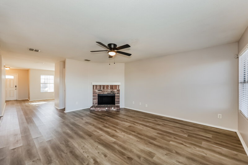 2,545/Mo, 2808 Cresthaven Dr Mesquite, TX 75149 Living Room View