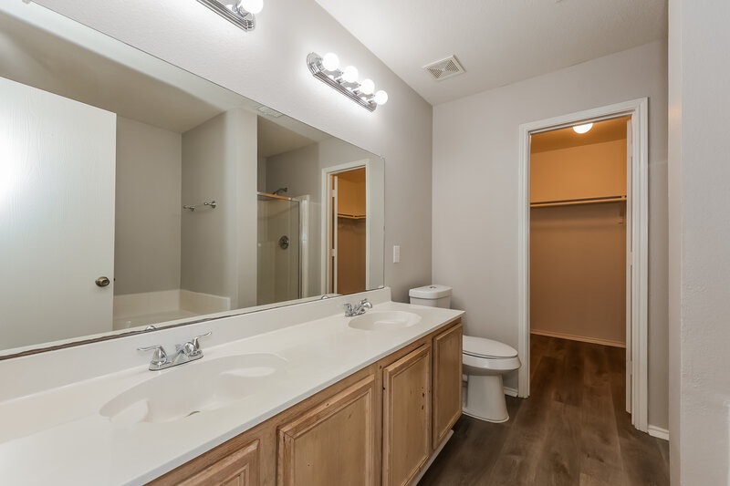 2,545/Mo, 2808 Cresthaven Dr Mesquite, TX 75149 Main Bathroom View