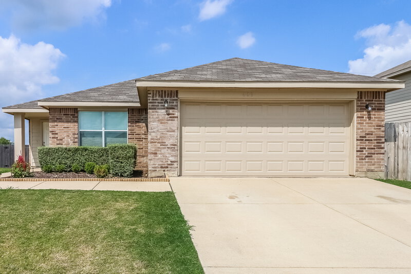 2,275/Mo, 409 Spurlock Dr Krum, TX 76249 External View