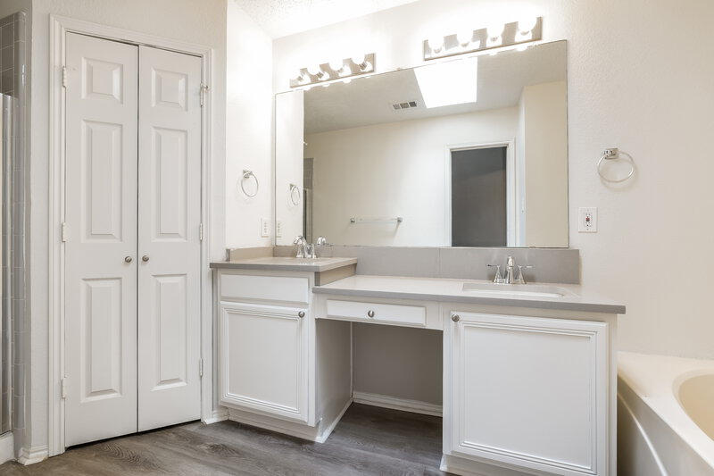 2,390/Mo, 524 Timber Way Dr Lewisville, TX 75067 Main Bathroom View