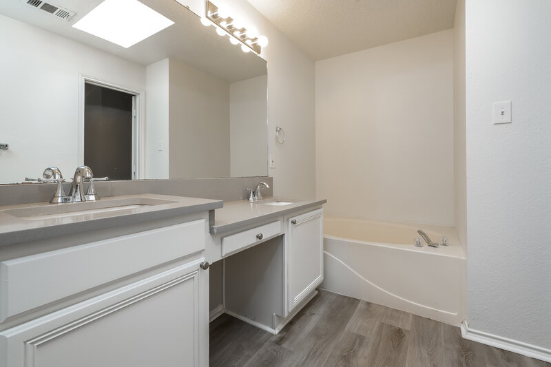 2,390/Mo, 524 Timber Way Dr Lewisville, TX 75067 Main Bathroom View 2
