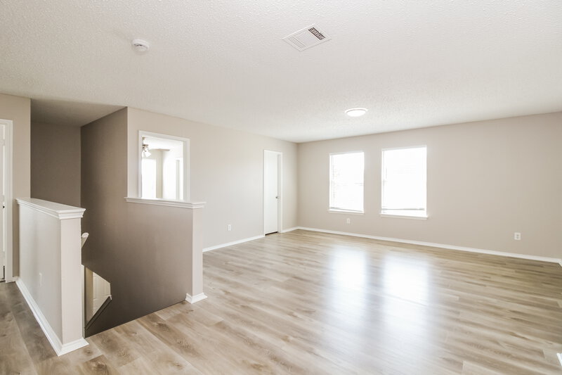 2,650/Mo, 1601 Santa Fe Trl Krum, TX 76249 Loft View