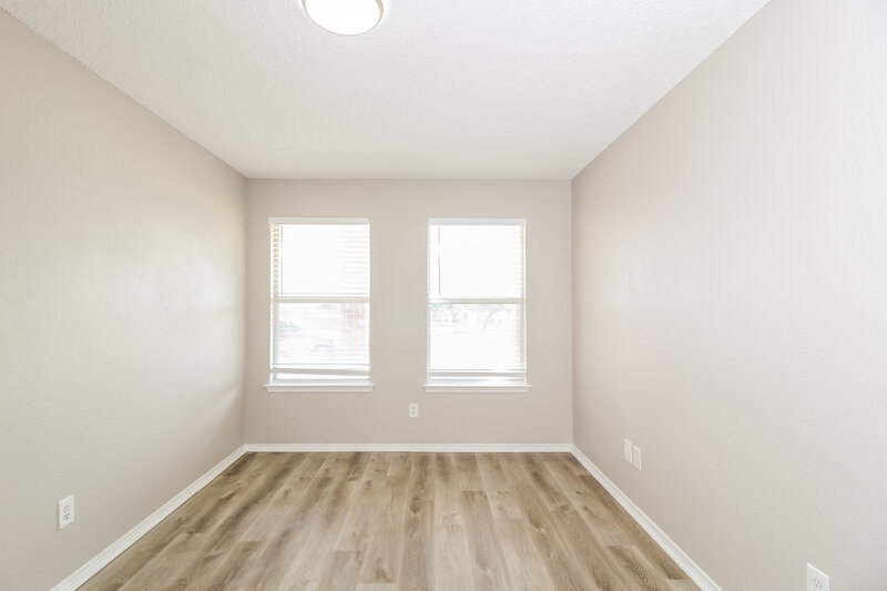 2,650/Mo, 1601 Santa Fe Trl Krum, TX 76249 Office View