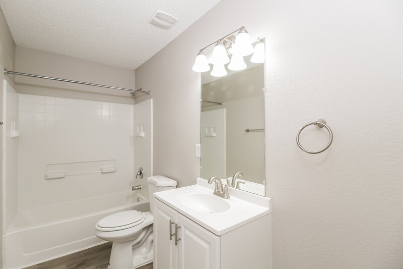 2,650/Mo, 1601 Santa Fe Trl Krum, TX 76249 Bathroom View