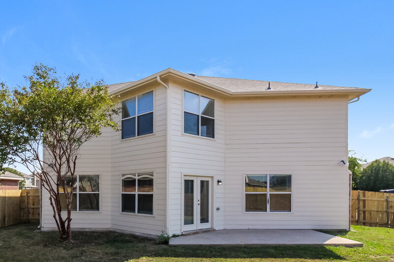 2,650/Mo, 1601 Santa Fe Trl Krum, TX 76249 Rear View
