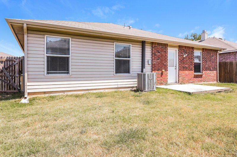 2,170/Mo, 1808 Kittredge Way Justin, TX 76247 Rear View